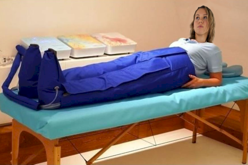 SOUKROMÉ ZDRAVOTNICKÉ ZAŘÍZENÍ REHABILITACE dočasný provoz v Domě na rohu LYMFODRENÁŽ profesionální přístroj 12 komor; kalhotový návlek 30-45 min